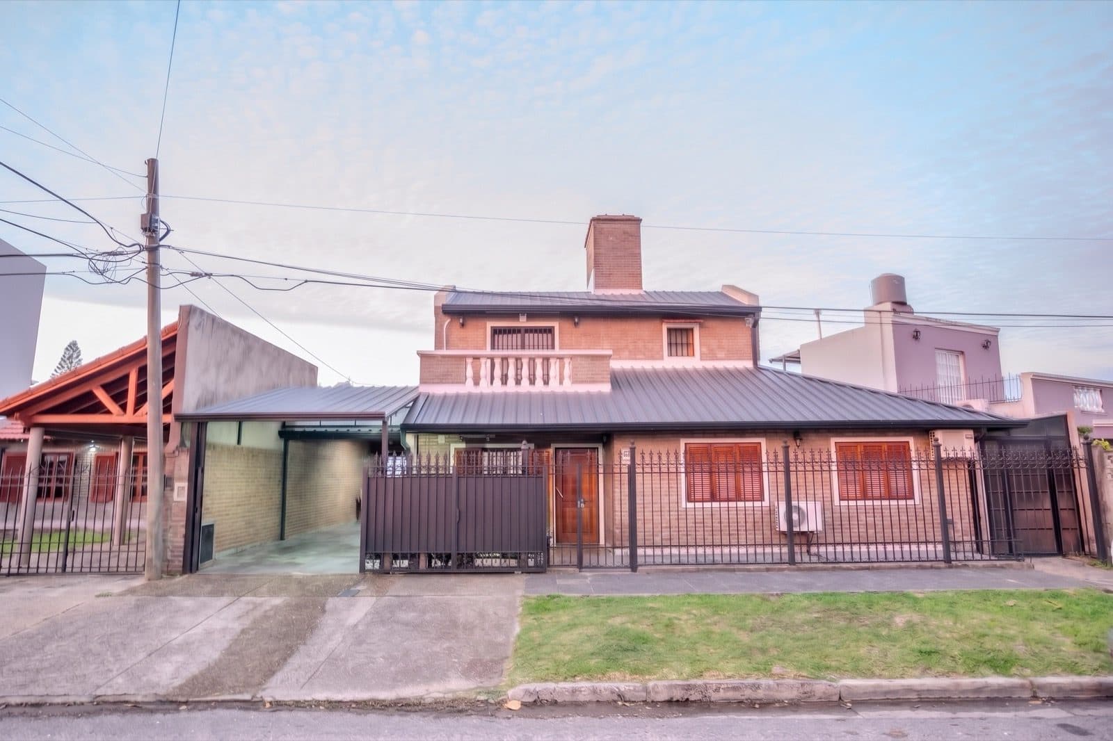 Amplia casa con pileta y quincho — Zona Sur Paraná