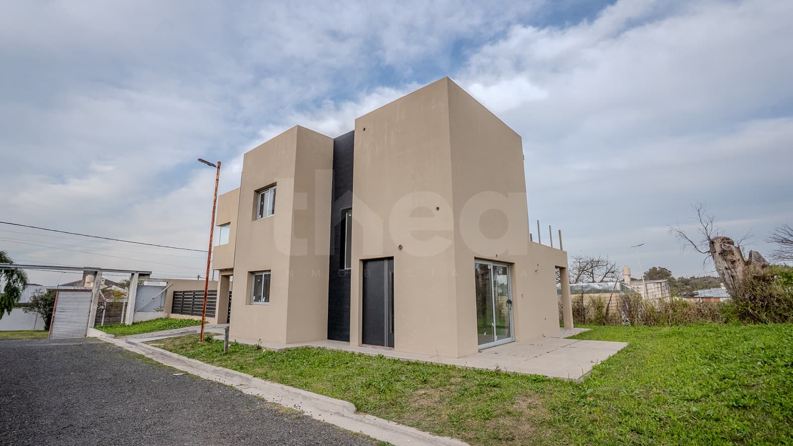 Casa a estrenar de 4 dormitorios. HERMOSA