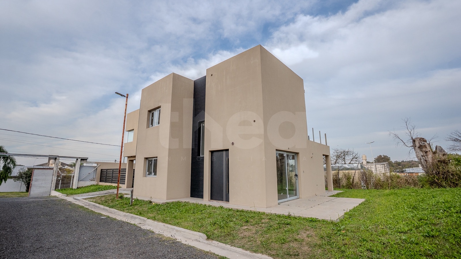 Casa a estrenar de 4 dormitorios. HERMOSA